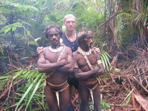 Petr Jahoda v kmeni stromových lidí Kombajů – nížinná západní Papua