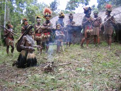 Papua Nová Guinea – kmen Huli – Tari